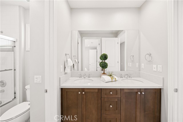 MLS #OC25249376 image #38