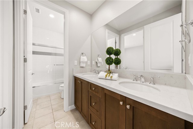 MLS #OC25249376 image #40