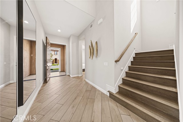 MLS #OC25249376 image #9