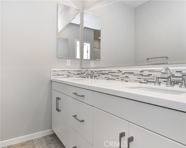 MLS #OC25249406 image #8