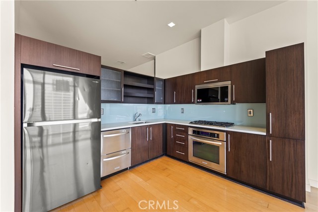 MLS #OC25249564 image #9