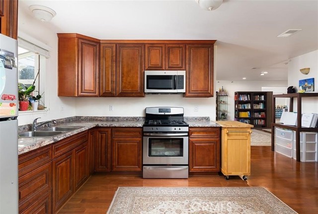 MLS #OC25249680 image #23