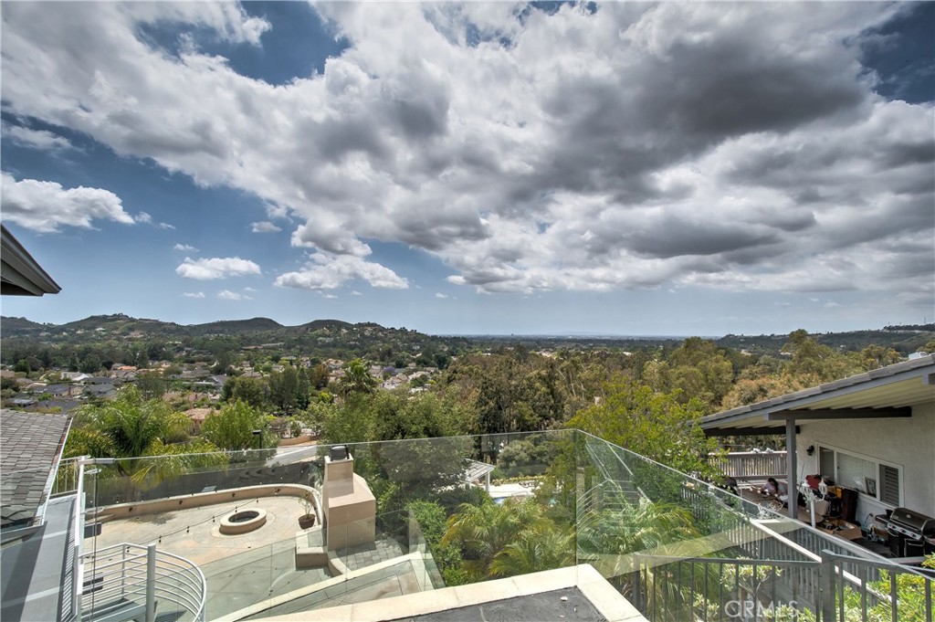 MLS #OC25249821 image #1