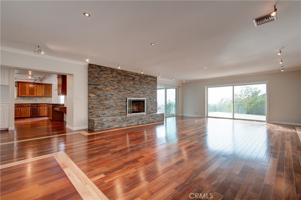 MLS #OC25249821 image #5