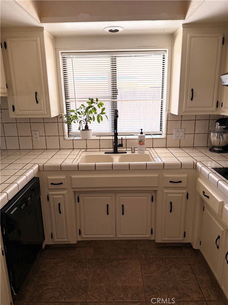 MLS #OC25249851 image #3