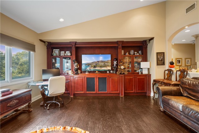 MLS #OC25249869 image #23