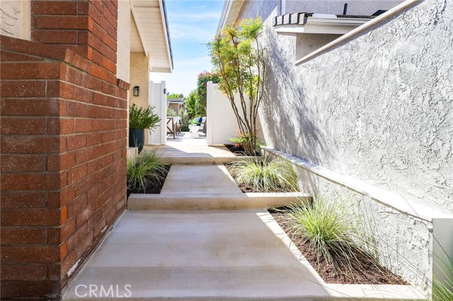 MLS #OC25249937 image #4