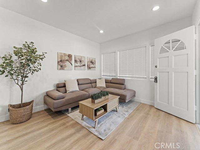 MLS #OC25249946 image #17