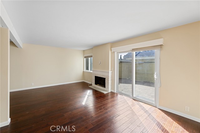 MLS #OC25250058 image #4