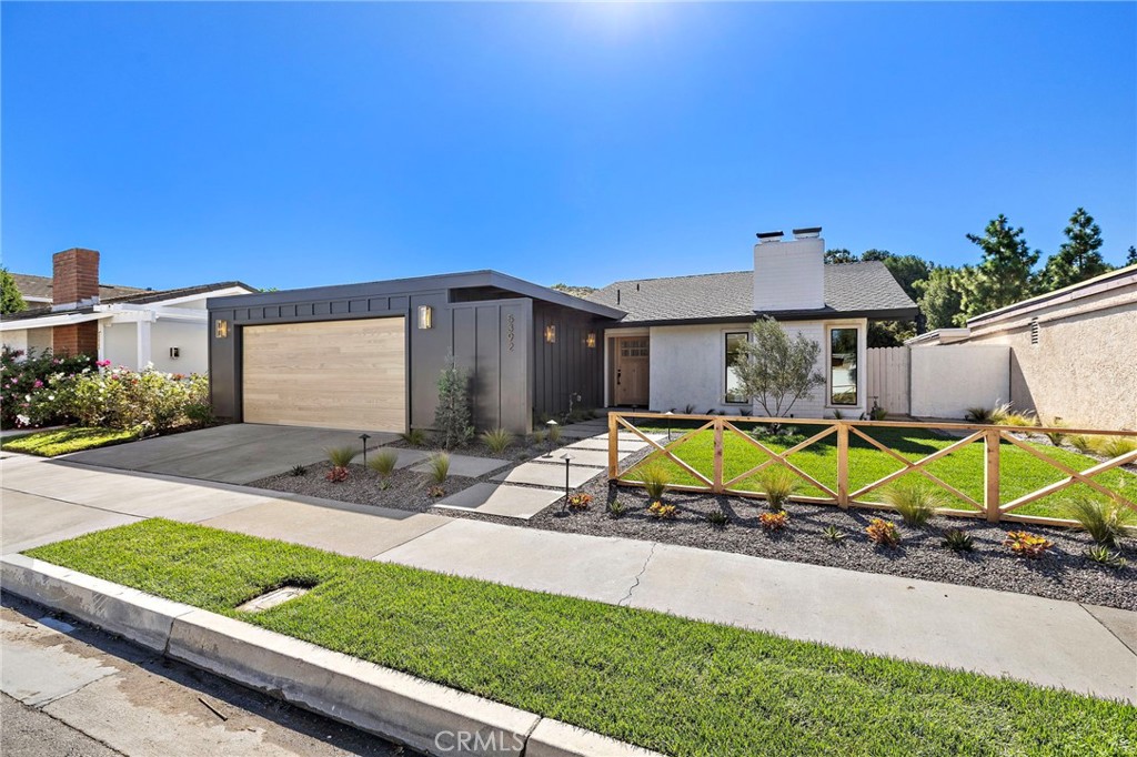 MLS #OC25250070 image #1