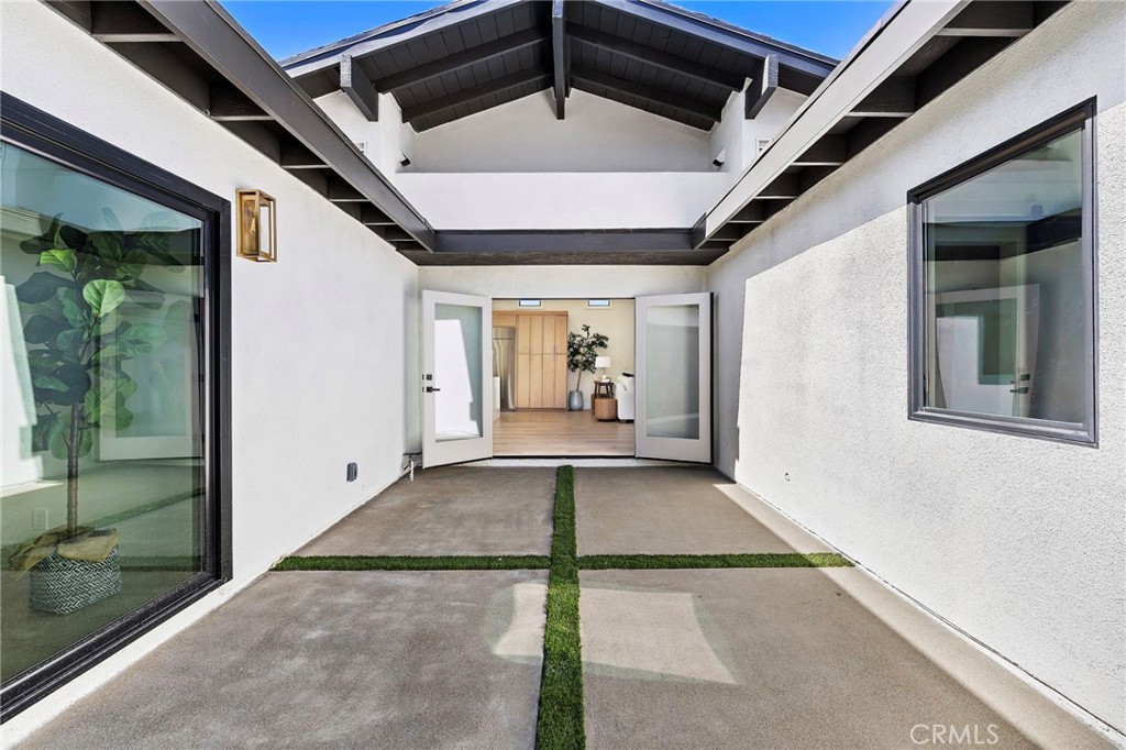 MLS #OC25250070 image #30