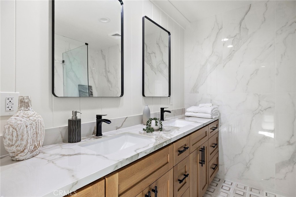 MLS #OC25250070 image #37