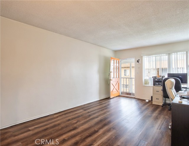 MLS #OC25250096 image #6