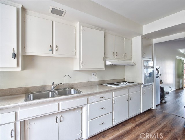 MLS #OC25250096 image #8