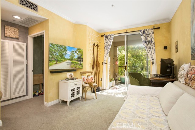 MLS #OC25250124 image #2