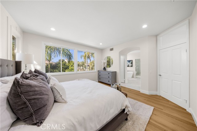 MLS #OC25250127 image #32