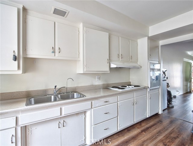 MLS #OC25250096 image #8