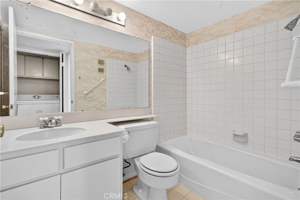 MLS #OC25250186 image #19