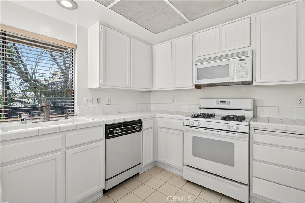 MLS #OC25250186 image #8