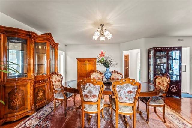 MLS #OC25250270 image #31