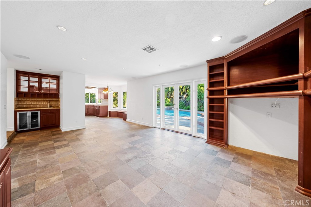 MLS #OC25250292 image #10