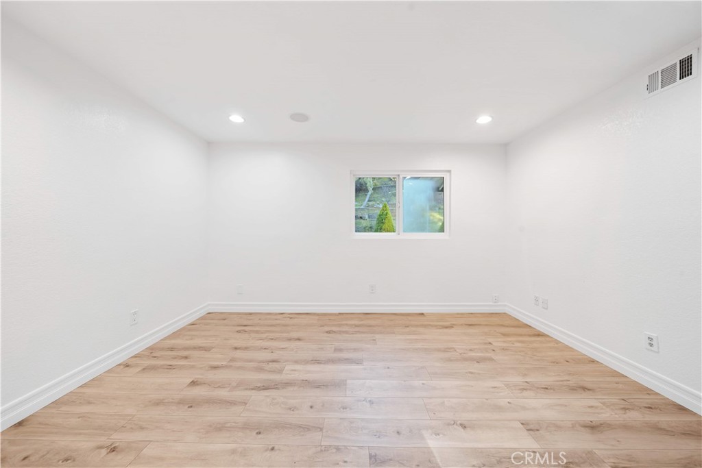 MLS #OC25250292 image #12