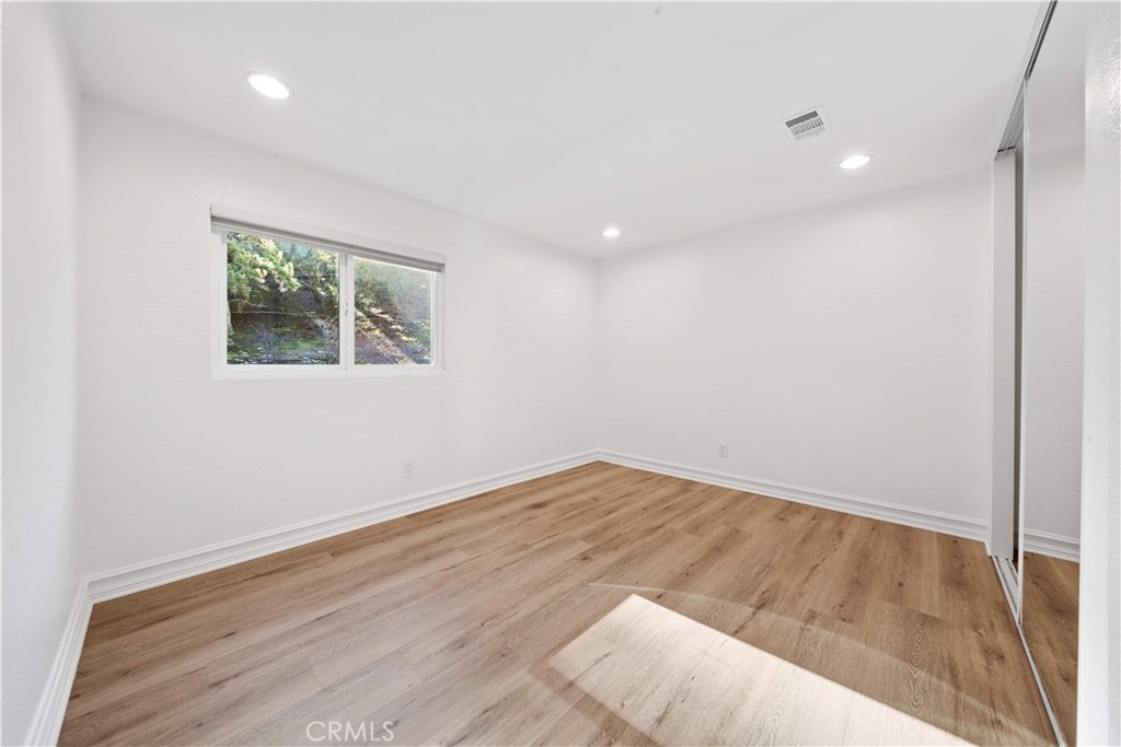 MLS #OC25250292 image #16