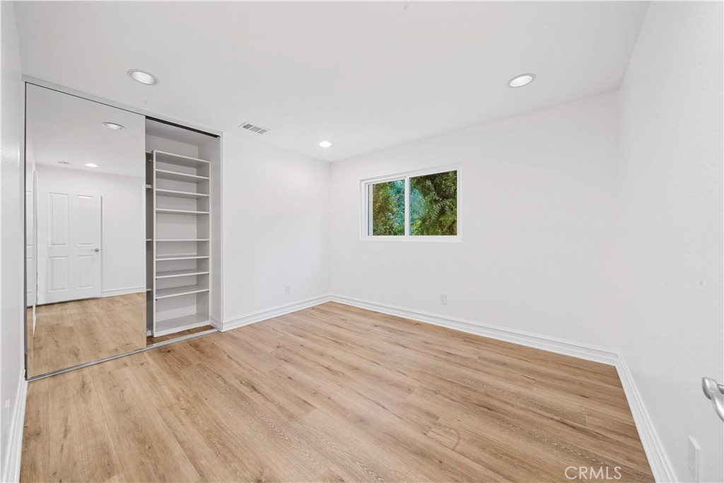 MLS #OC25250292 image #17