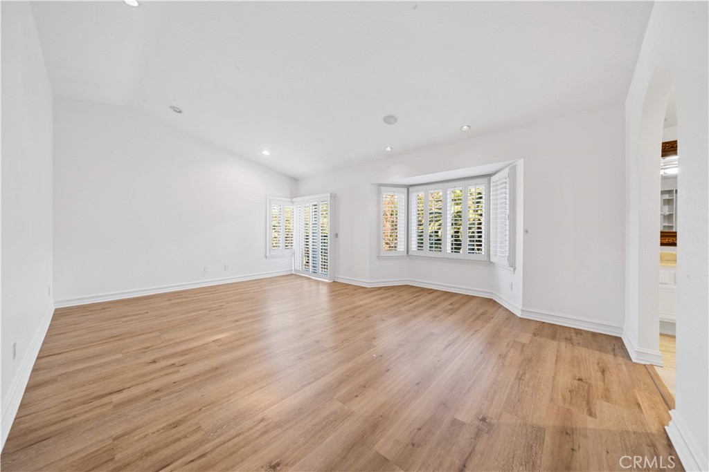 MLS #OC25250292 image #18