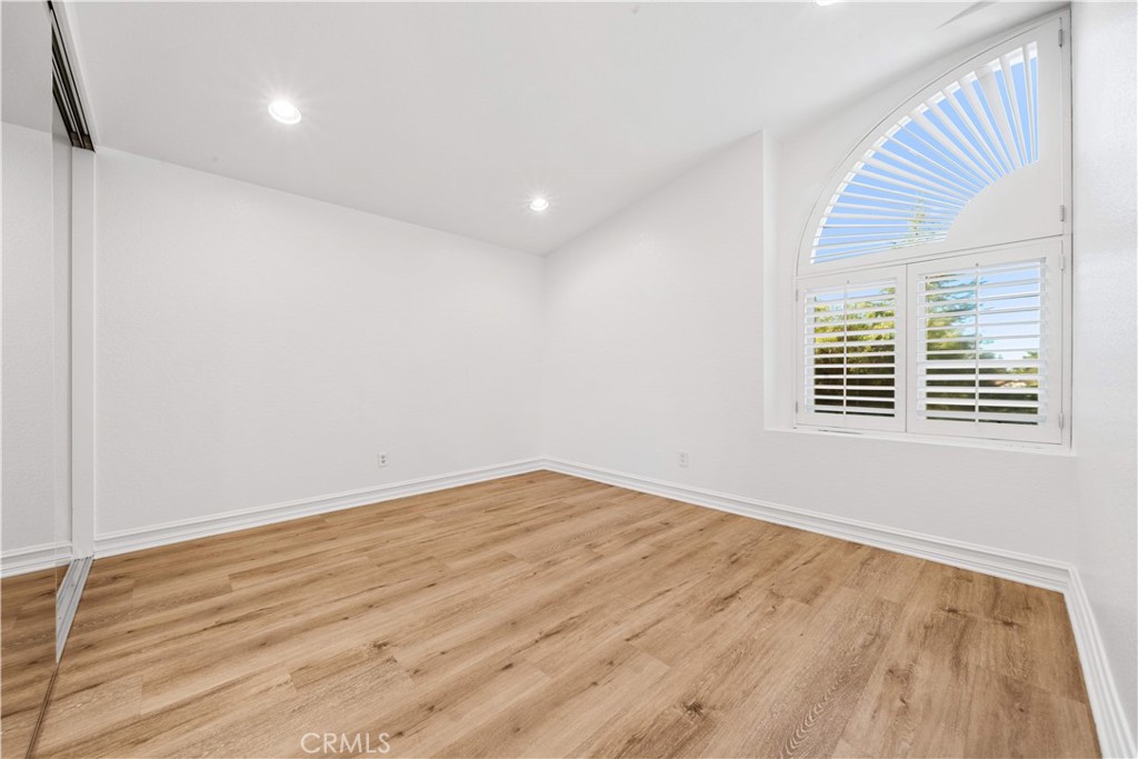 MLS #OC25250292 image #19