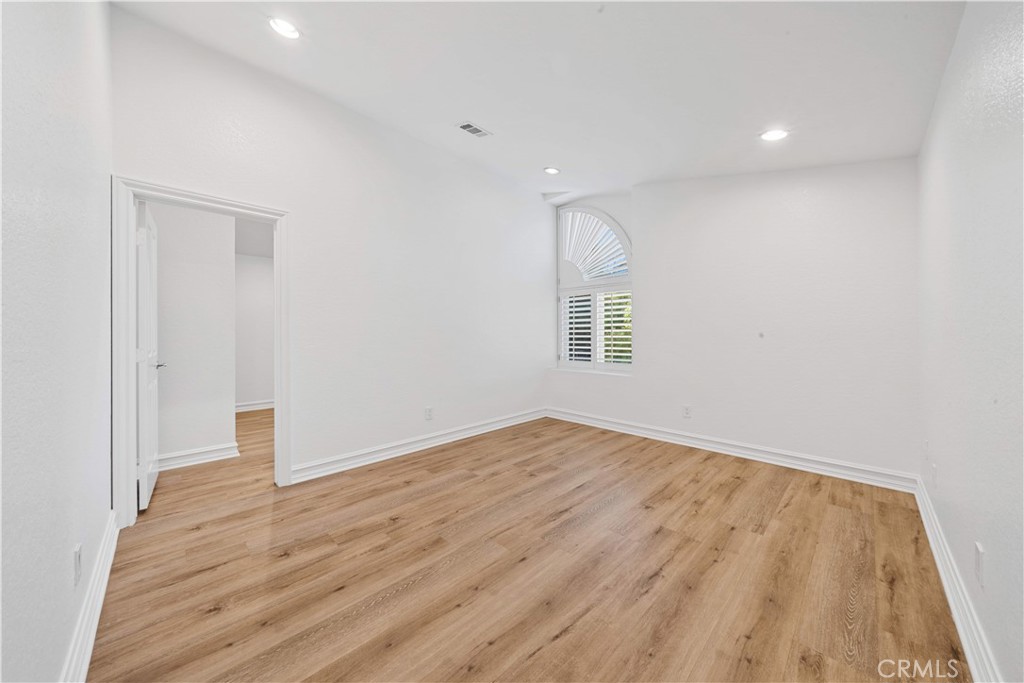 MLS #OC25250292 image #21