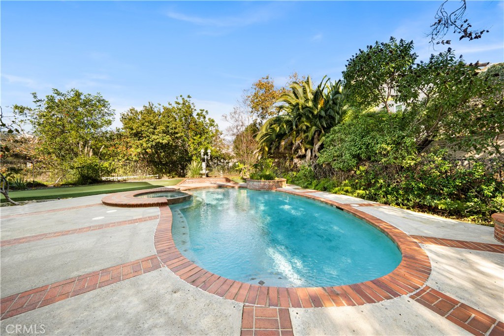 MLS #OC25250292 image #32