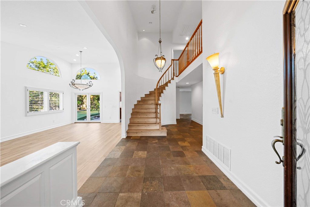 MLS #OC25250292 image #5