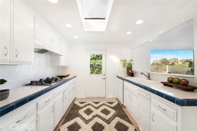 MLS #OC25250376 image #8