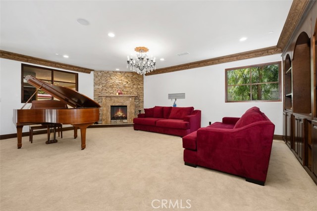 MLS #OC25250385 image #9