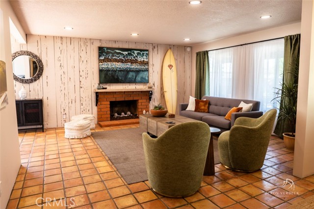 MLS #OC25250454 image #2