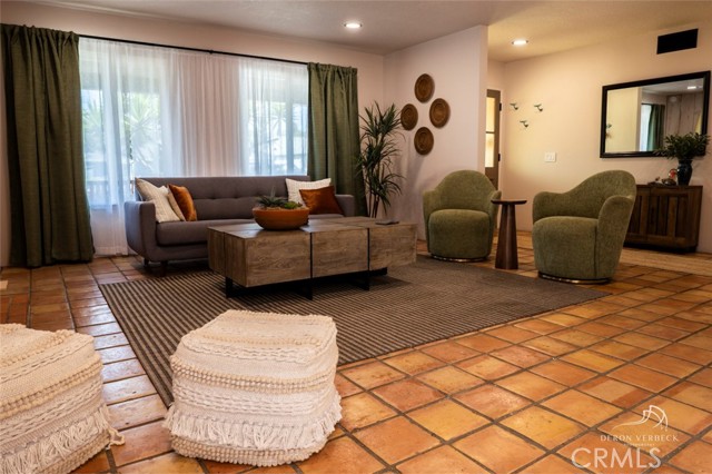 MLS #OC25250454 image #4