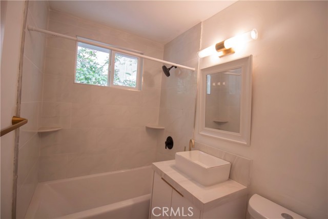 MLS #OC25250478 image #3