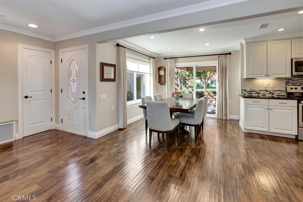 MLS #OC25250511 image #3