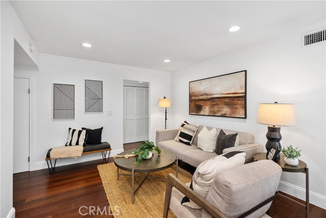 MLS #OC25250519 image #17