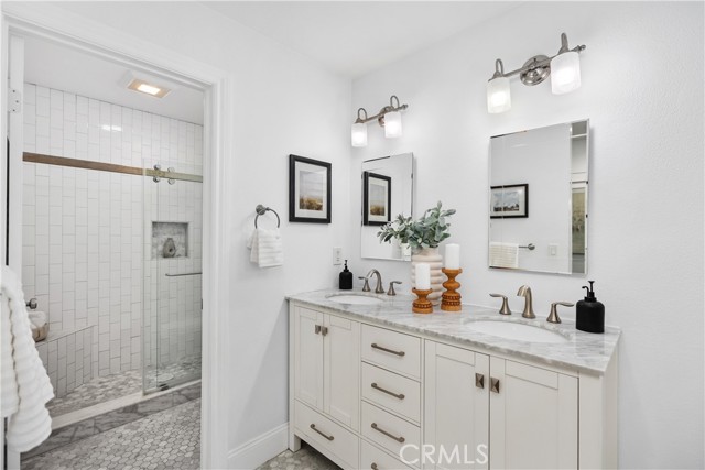 MLS #OC25250519 image #23