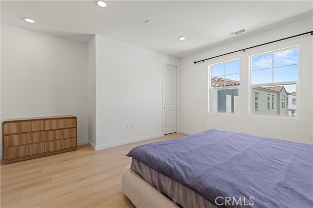 MLS #OC25250673 image #15