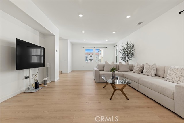 MLS #OC25250673 image #8