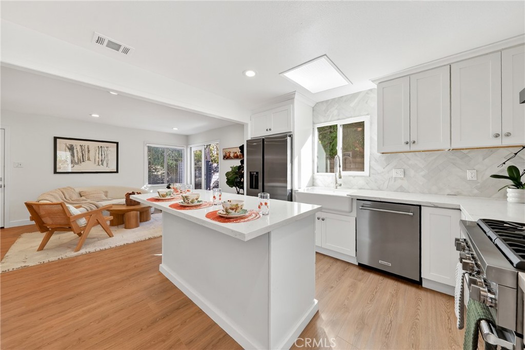 MLS #OC25250695 image #1