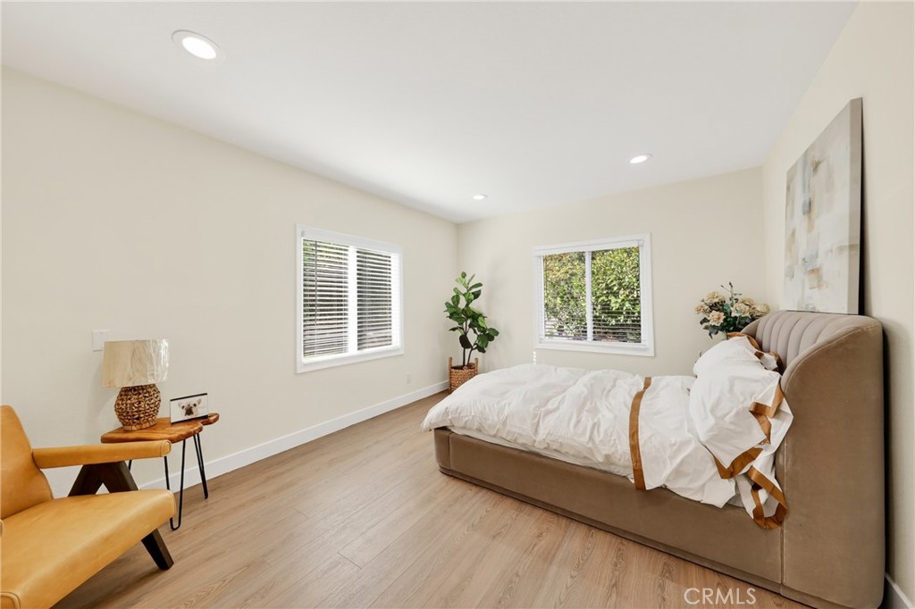 MLS #OC25250695 image #16