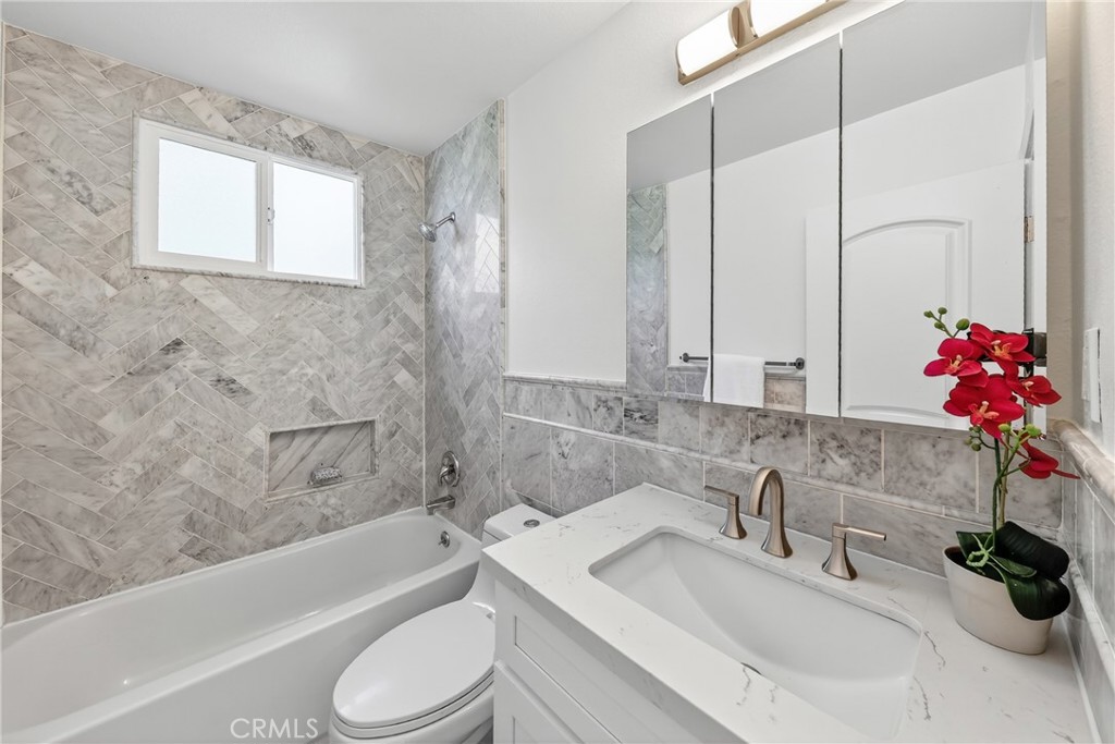 MLS #OC25250695 image #17