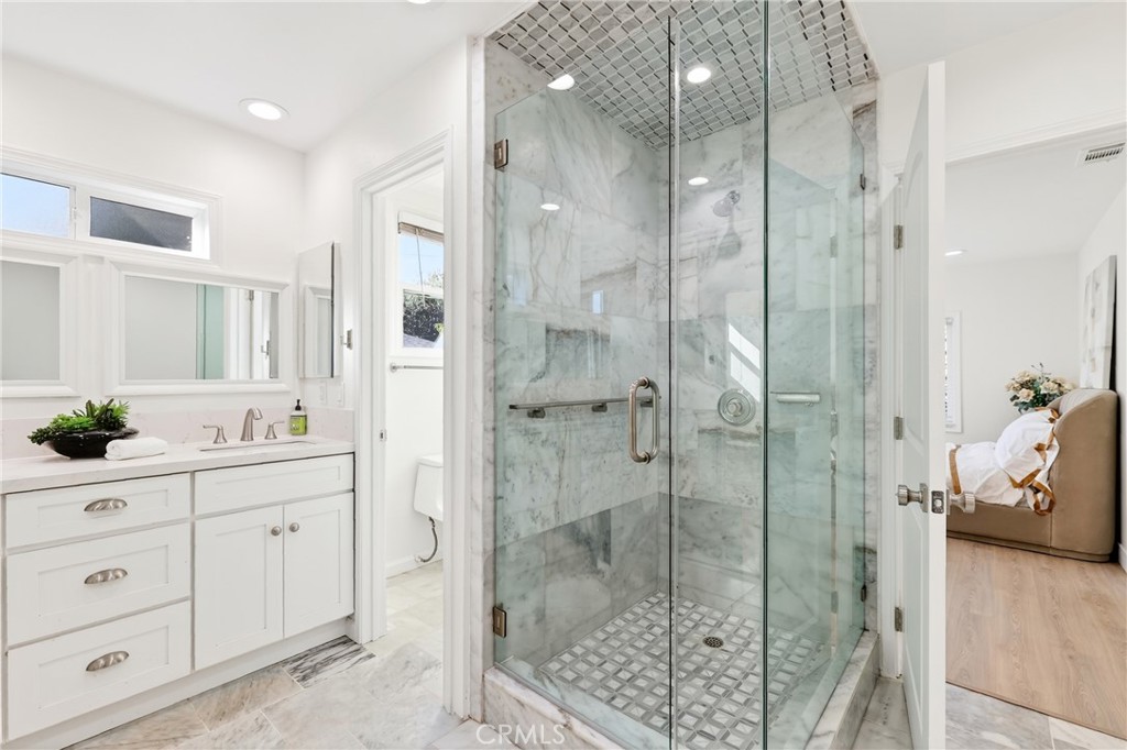 MLS #OC25250695 image #19