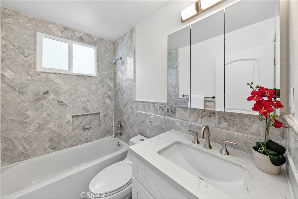 MLS #OC25250695 image #22