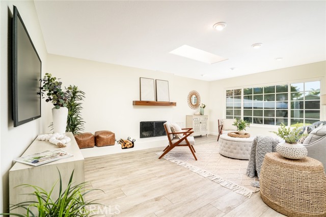 MLS #OC25250712 image #9