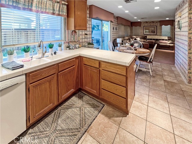 MLS #OC25250723 image #10